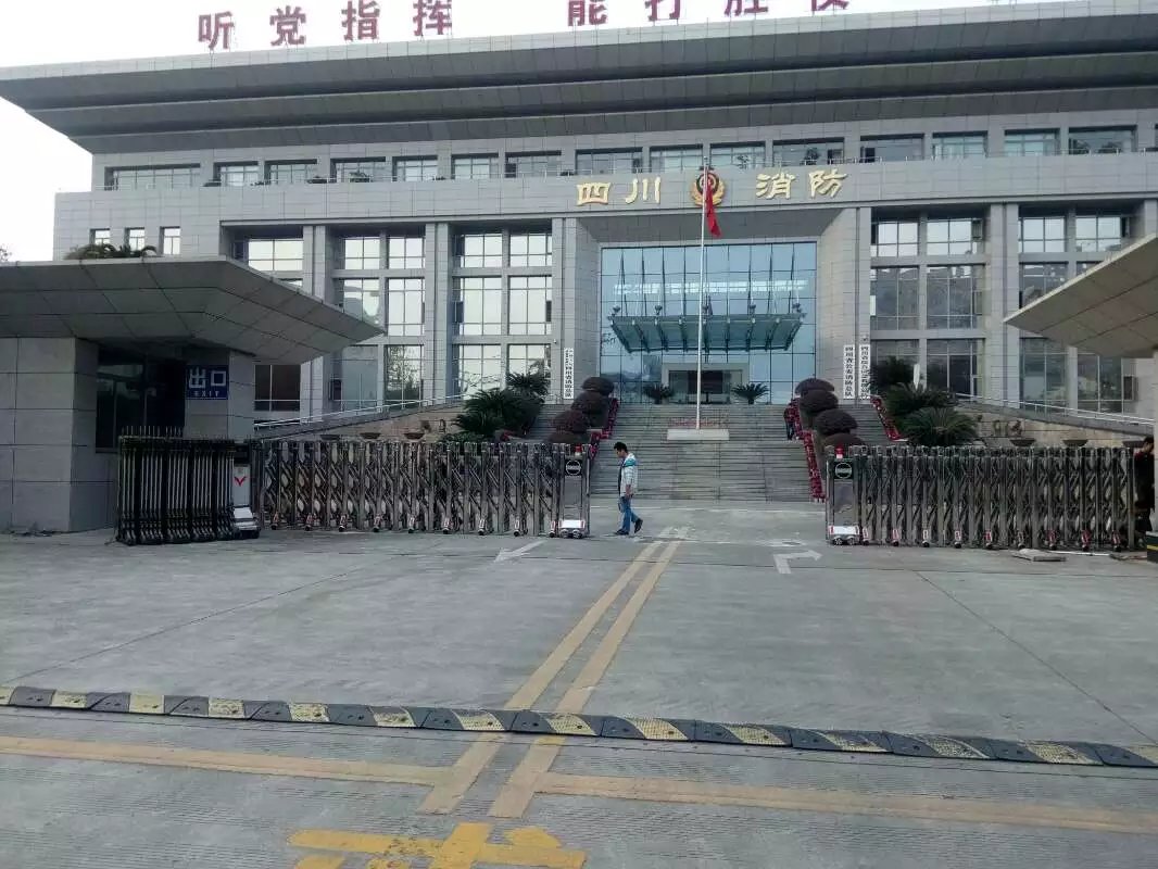 梧州龙圩区梧州龙圩区四川消防总队伸缩门